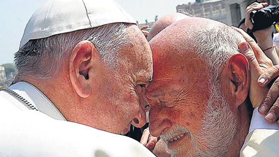 Papa francisco y Padre Luis Farinello